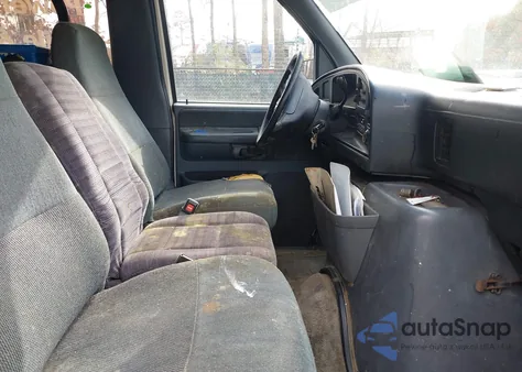 1996 Ford Econoline E350 Super Duty z USA, uszkodzony, nr VIN 1FBJS31H2THA13993